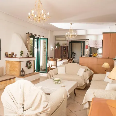 Maisonette With Garden In The Heart Of The Historical Kalamata Center Exterior photo
