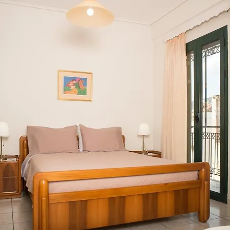 Maisonette With Garden In The Heart Of The Historical Kalamata Center Exterior photo