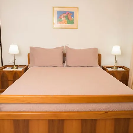 Maisonette With Garden In The Heart Of The Historical Kalamata Center Exterior photo