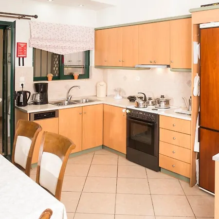 Maisonette With Garden In The Heart Of The Historical Kalamata Center Exterior photo