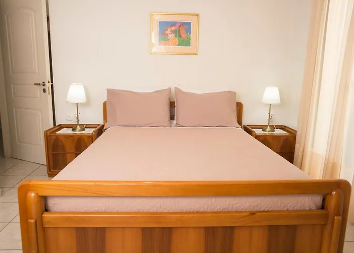 Maisonette With Garden In The Heart Of The Historical Kalamata Center